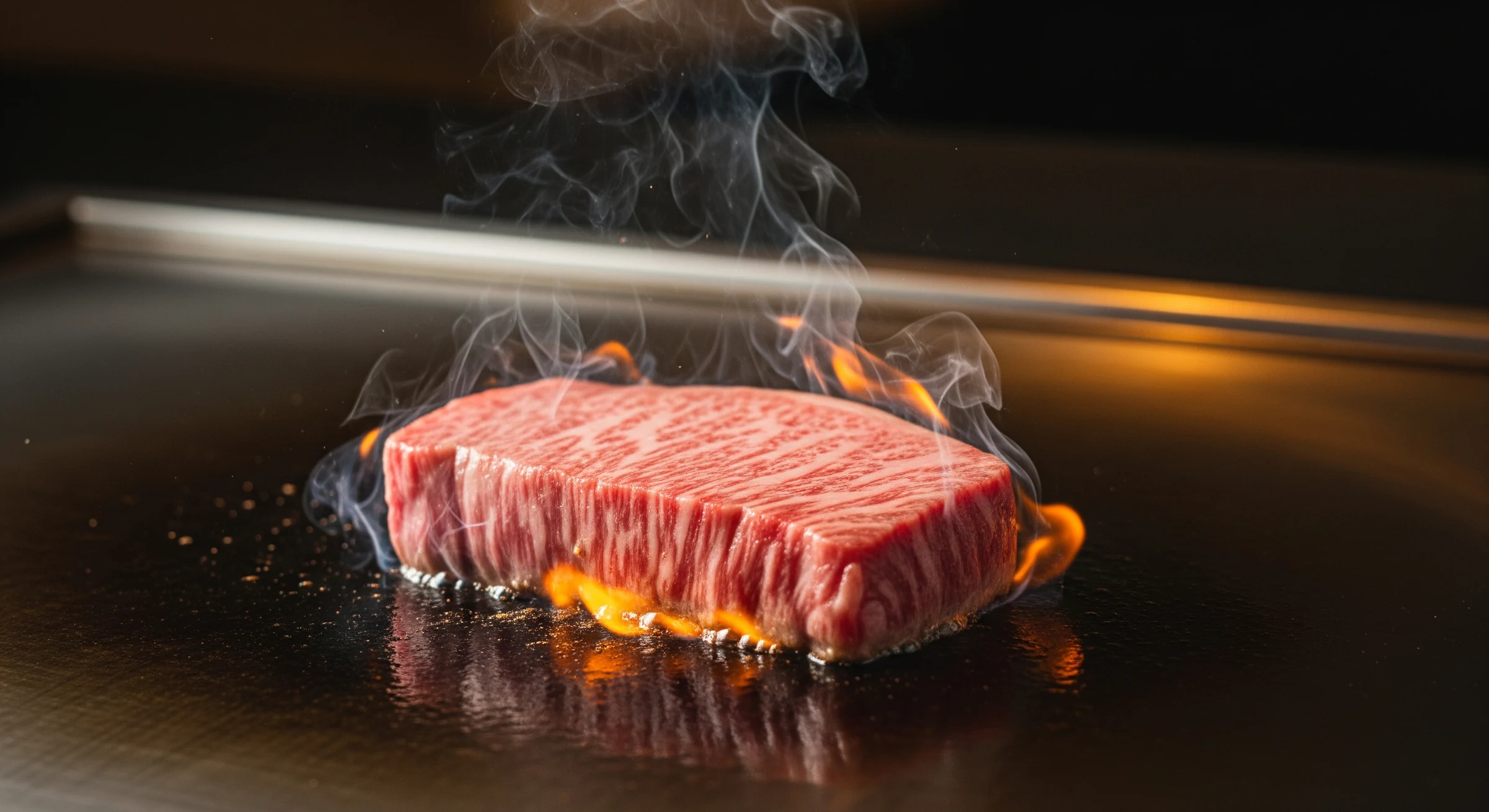鉄板で焼き上げる極上の和牛